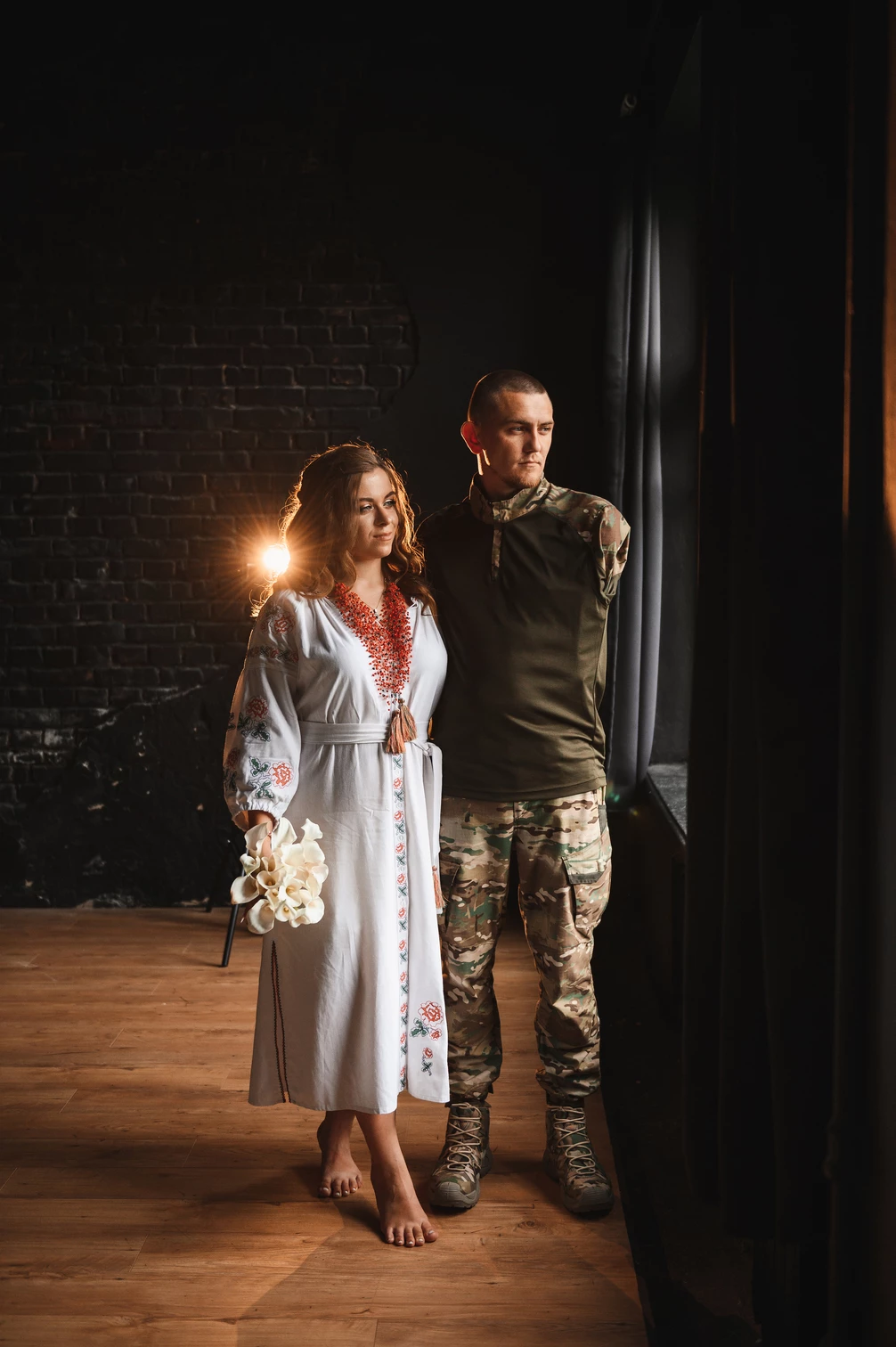 Неймовірна наречена у вишиванці та її військовий коханий